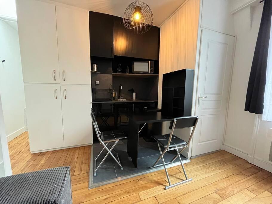 Appartamento Typical Parisian Parigi